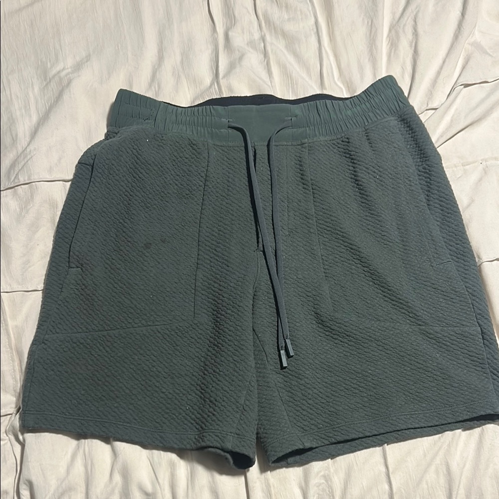 Men's Textured Lululemon shorts